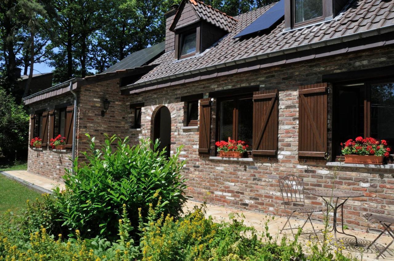 Tres Belle Villa 4 Facades Dans Quartier Vert Et Arbore - 5 Kms De Namen Buitenkant foto